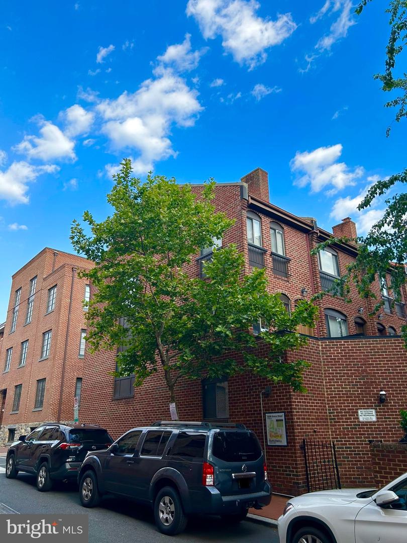 3225 GRACE STREET NW Unit: 208