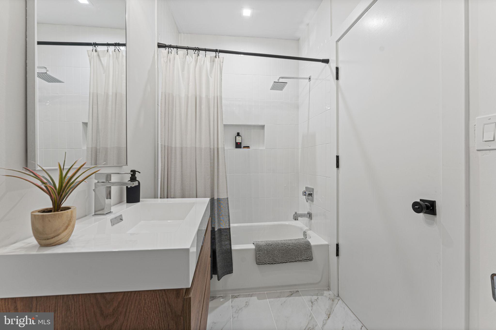 1619 Swann STREET NW Unit: 3