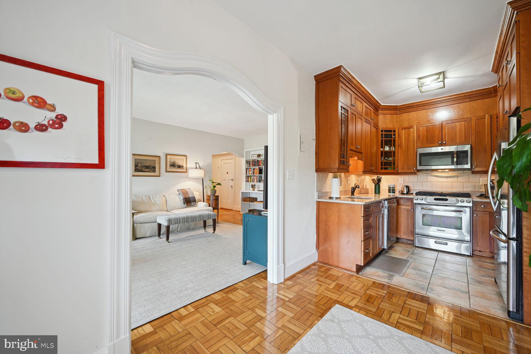 4000 Cathedral Ave NW #306b