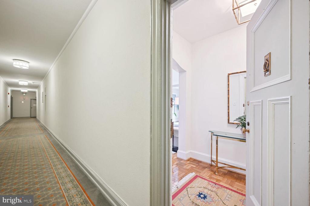 4000 Cathedral Ave NW #306b