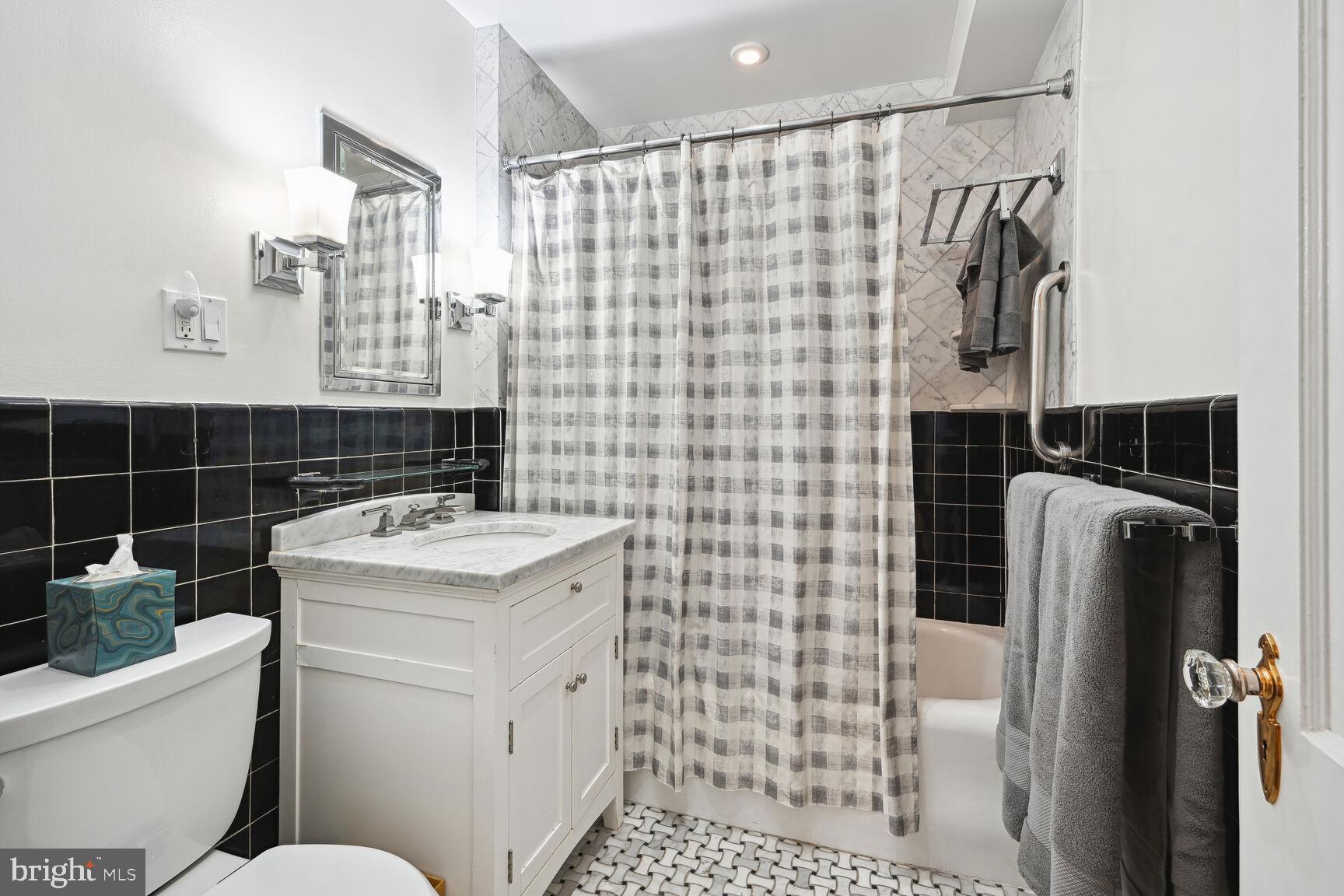 4000 Cathedral Ave NW #306b