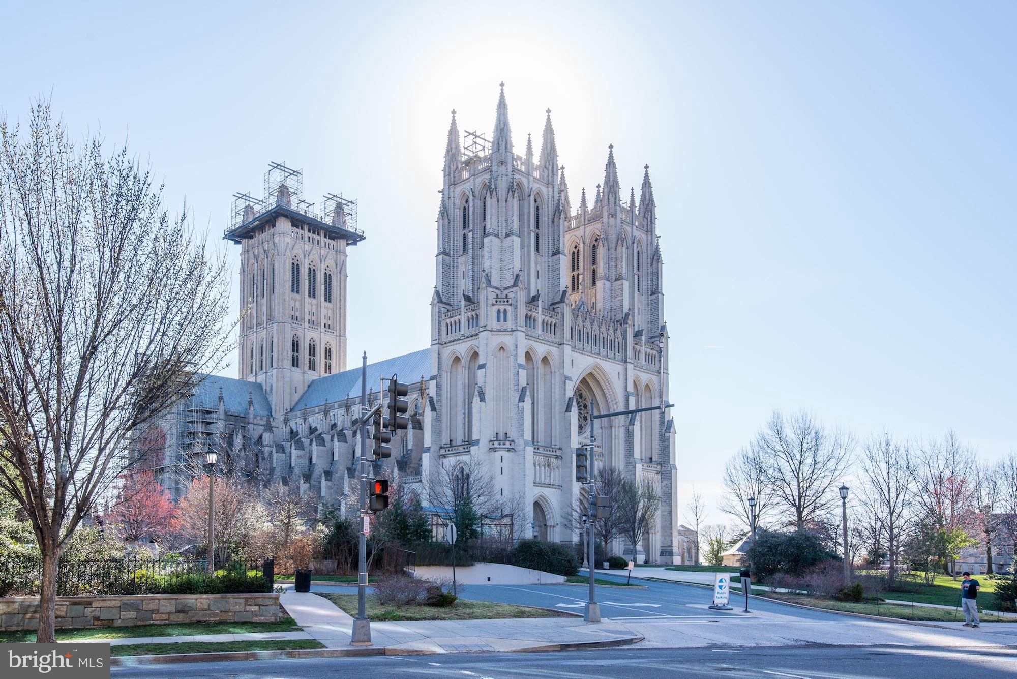 4000 Cathedral Ave NW #306b