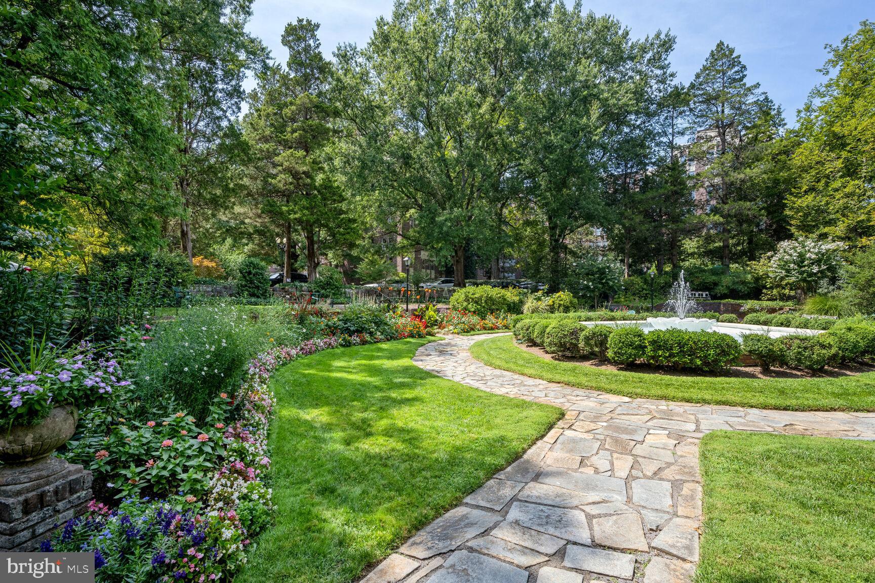 4000 Cathedral Ave NW #306b