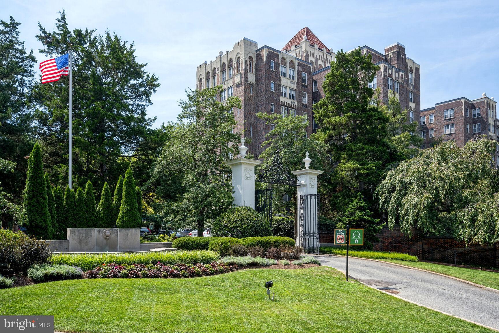 4000 Cathedral Ave NW #306b