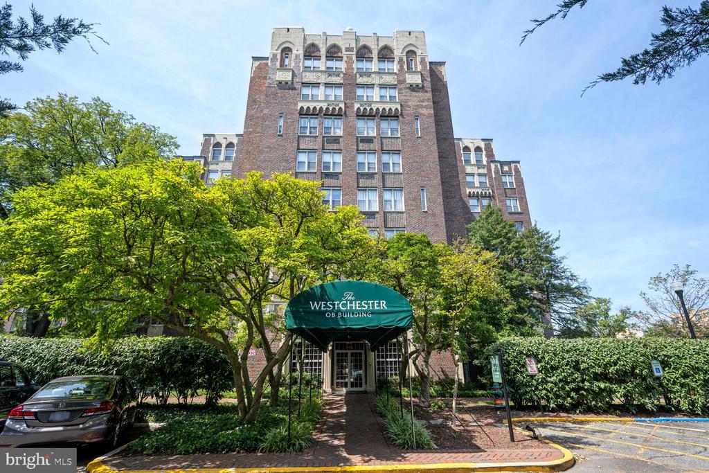 4000 Cathedral Ave NW #306b