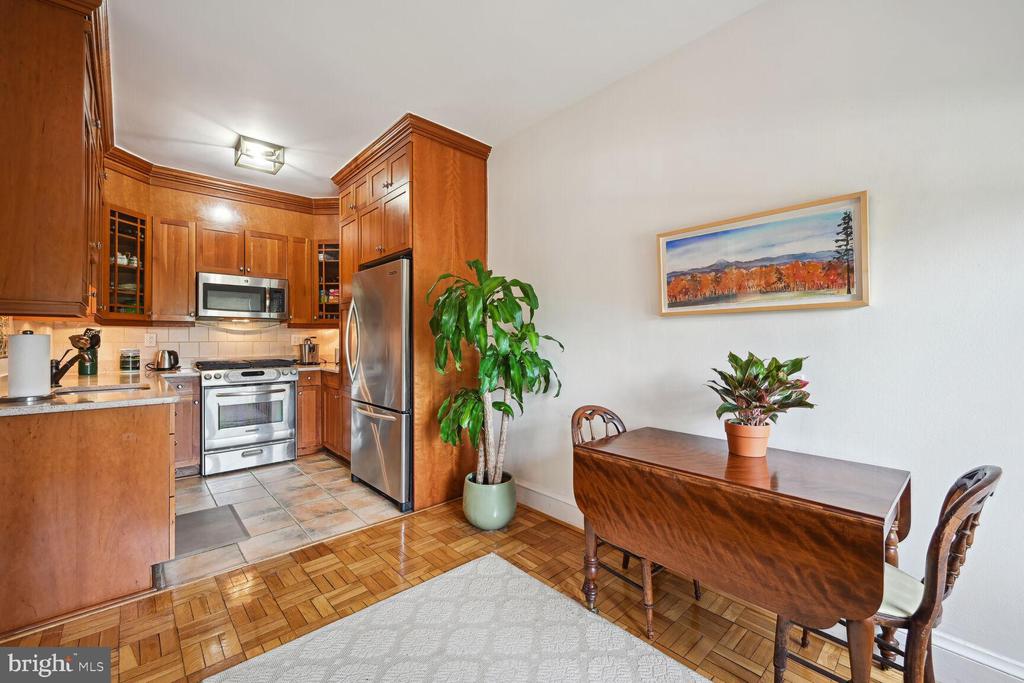 4000 Cathedral Ave NW #306b