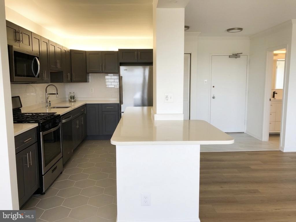4515 WILLARD AVENUE Unit: 2207