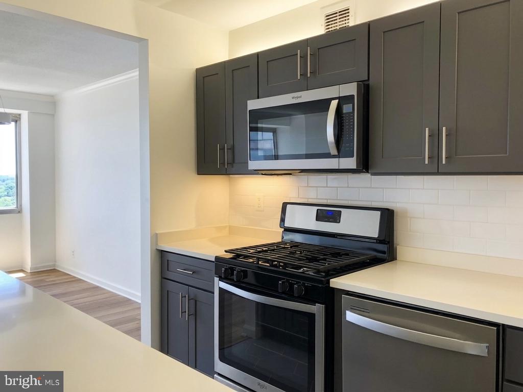 4515 WILLARD AVENUE Unit: 2207