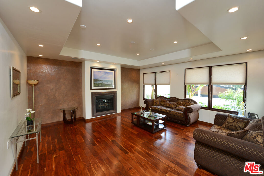 5150 Calvin Ave