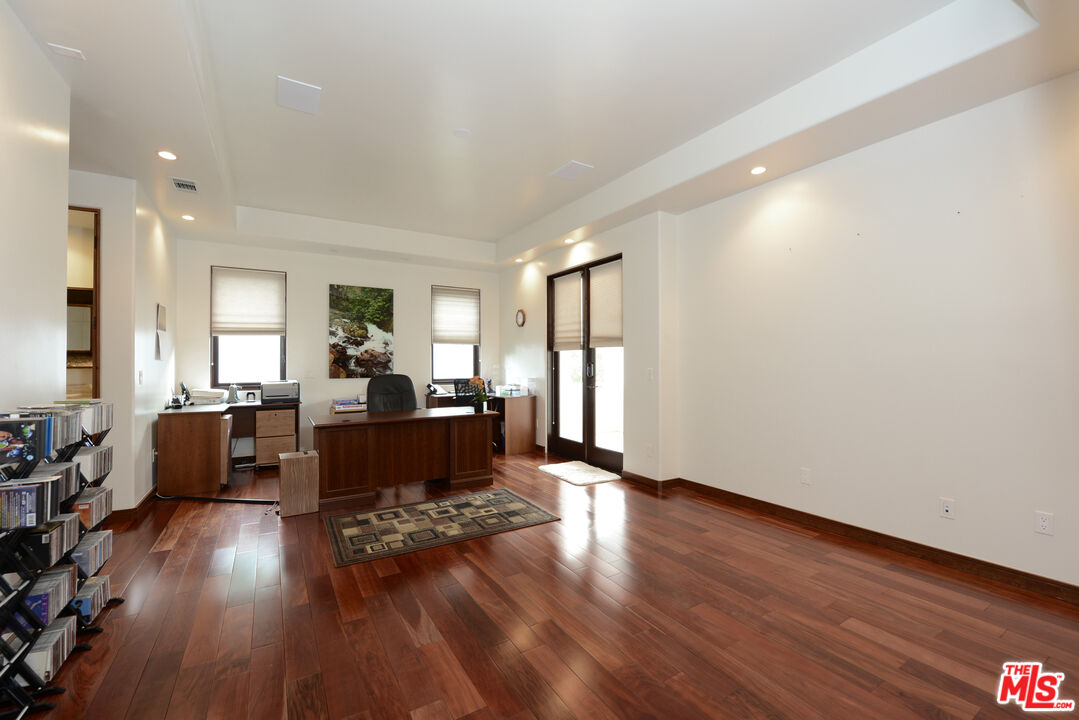 5150 Calvin Ave