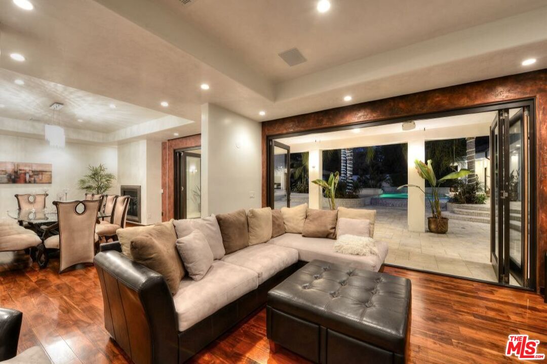 5150 Calvin Ave