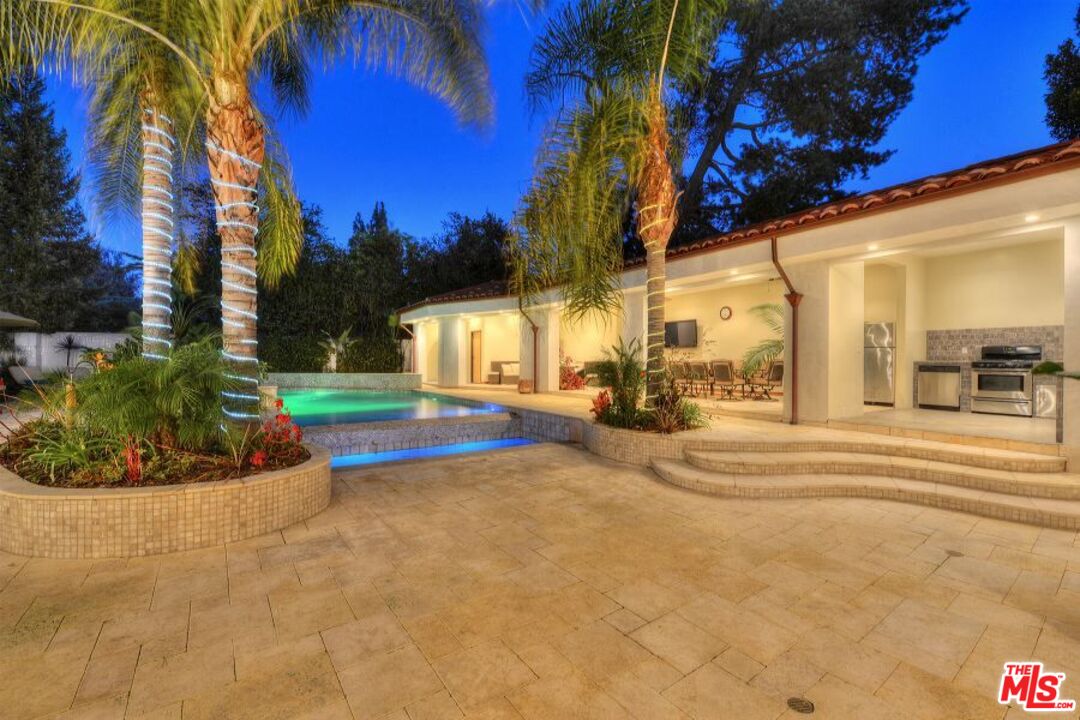 5150 Calvin Ave