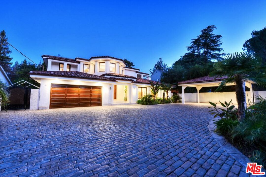 5150 Calvin Ave