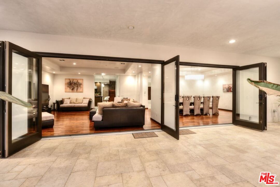 5150 Calvin Ave