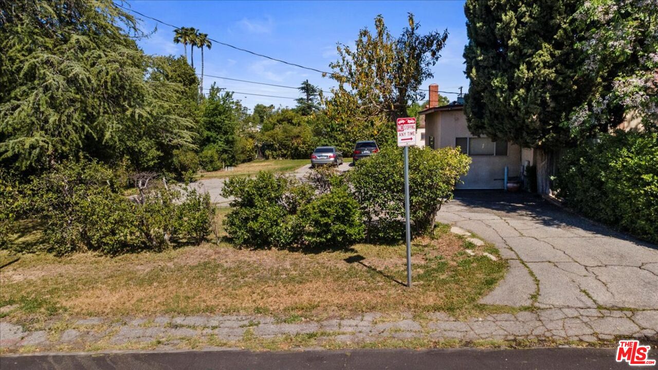 5460 Aura Ave