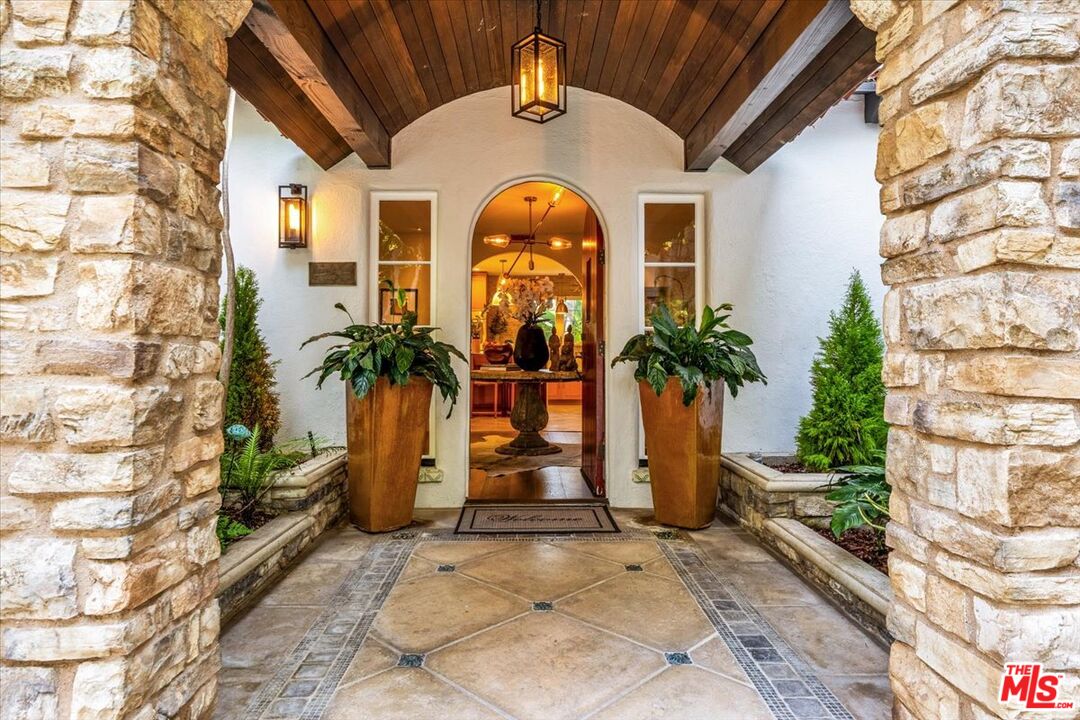 2276 La Granada Dr