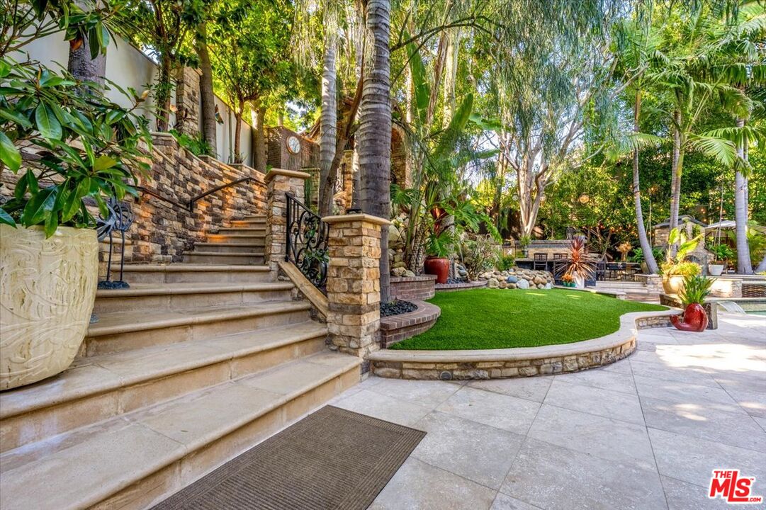 2276 La Granada Dr