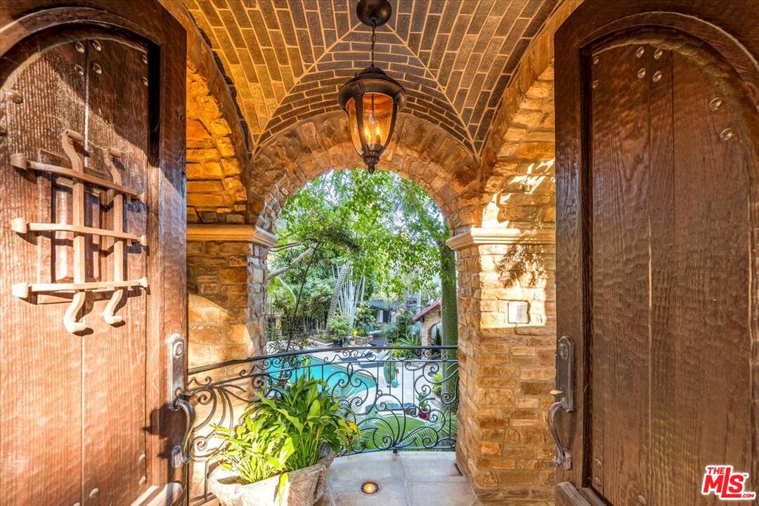 2276 La Granada Dr