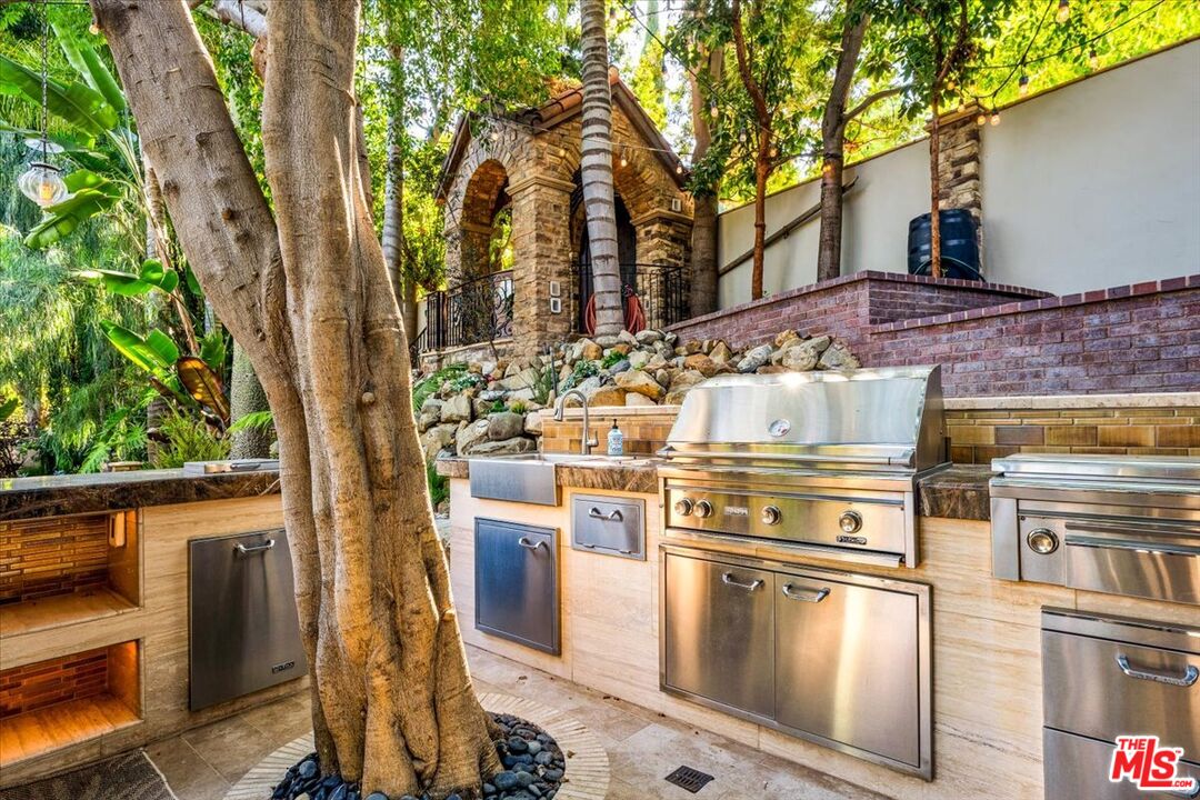 2276 La Granada Dr