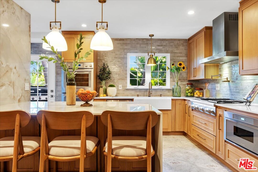 2276 La Granada Dr