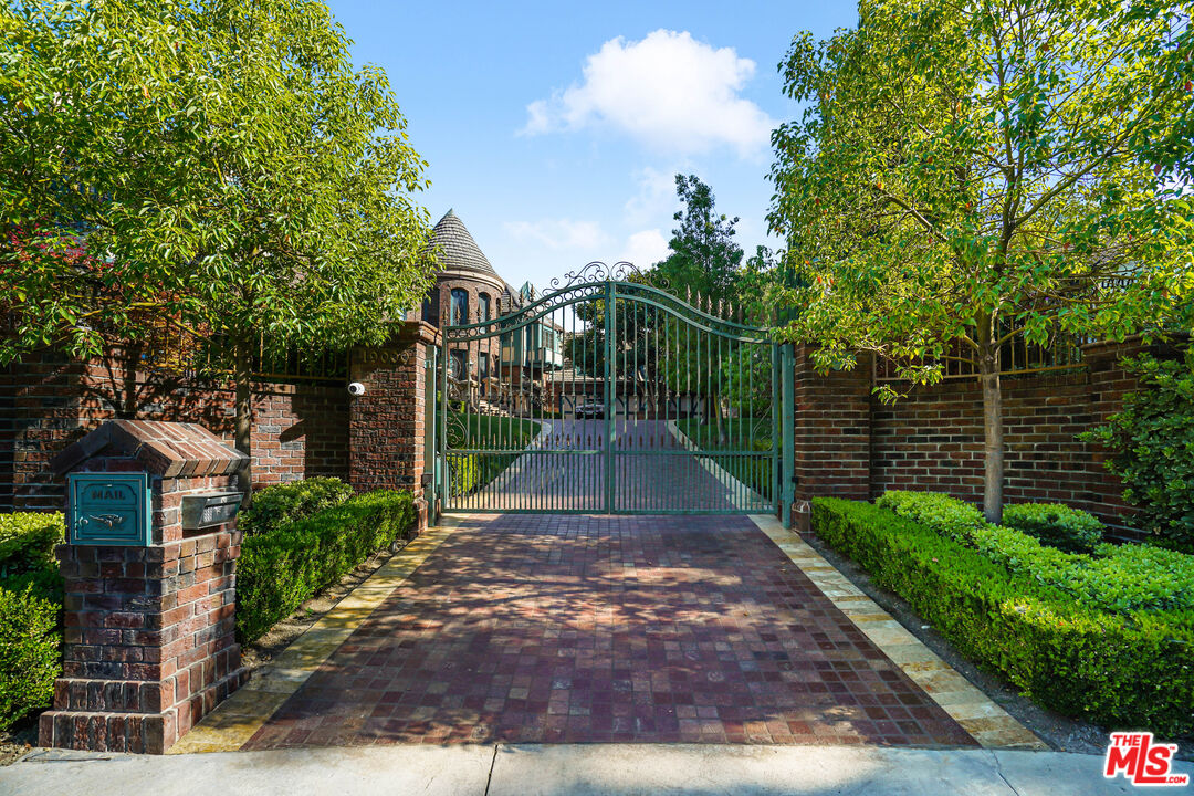 19000 Dorlon Dr