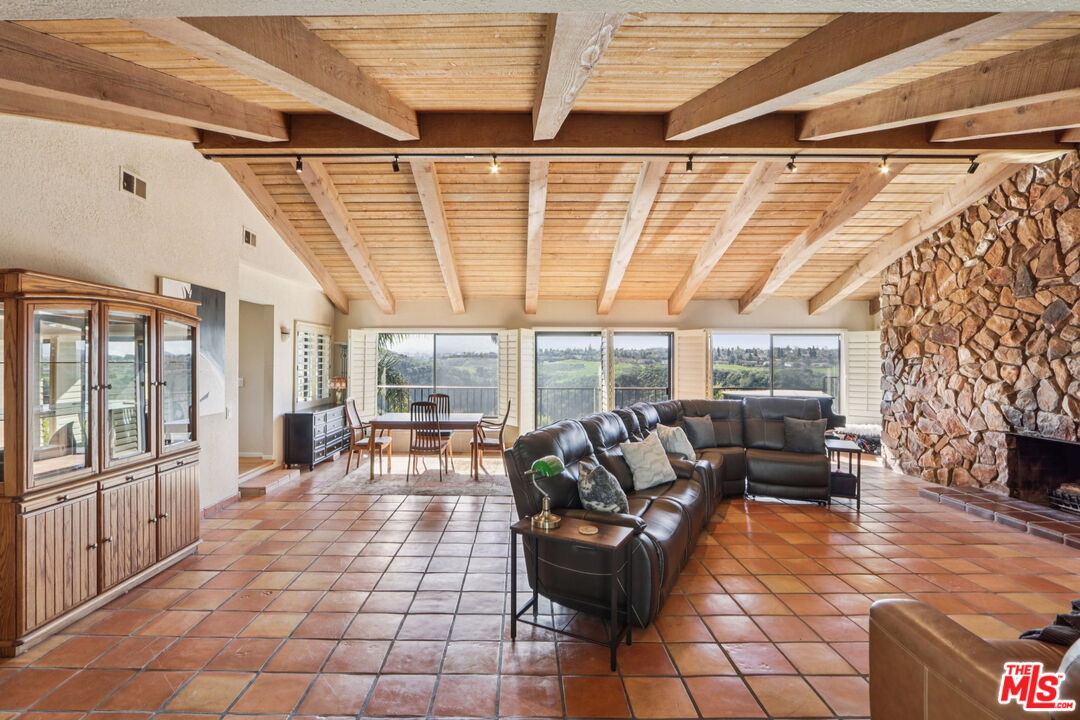 1821 Calle Petaluma