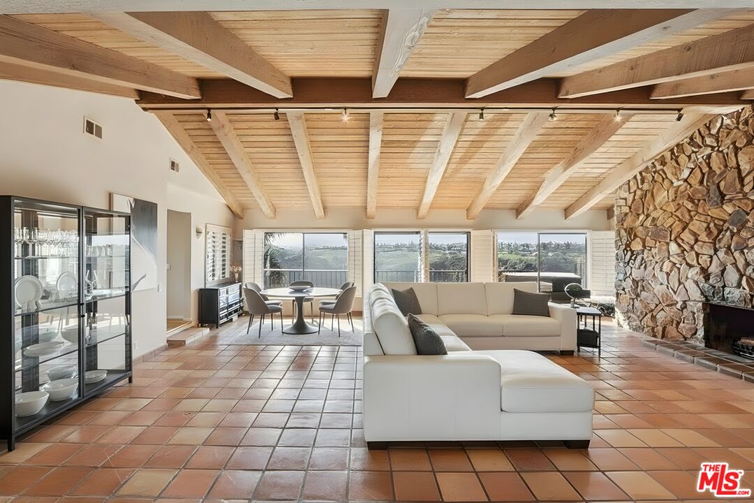 1821 Calle Petaluma