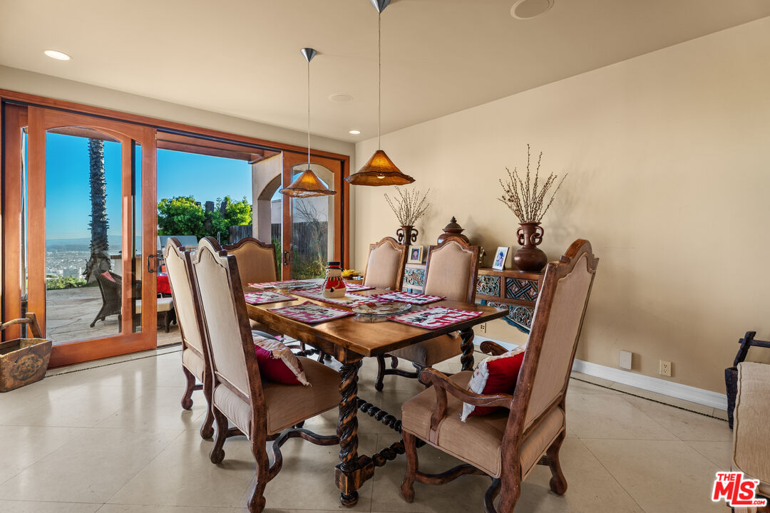 1740 Carla Ridge