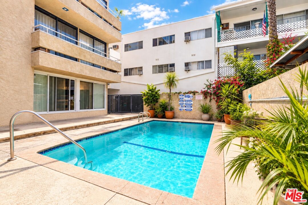11909 Weddington St Unit: 104
