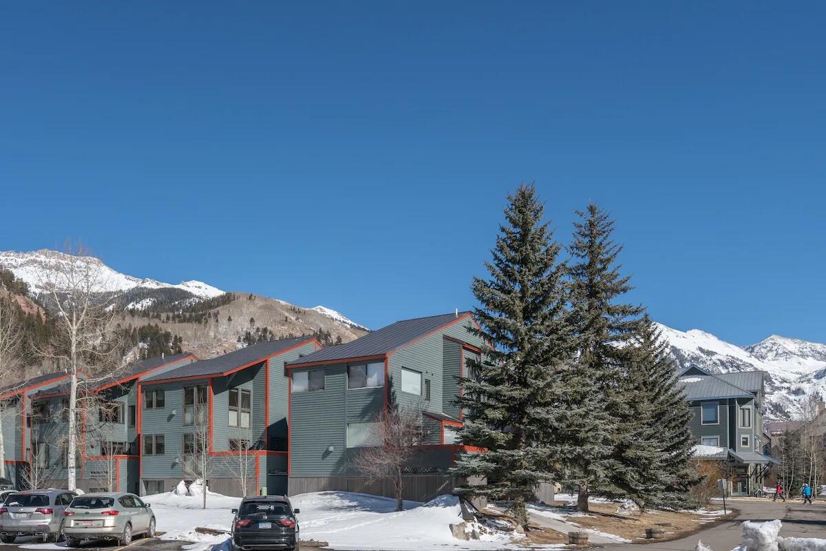 747 W Pacific. Unit 331 Avenue