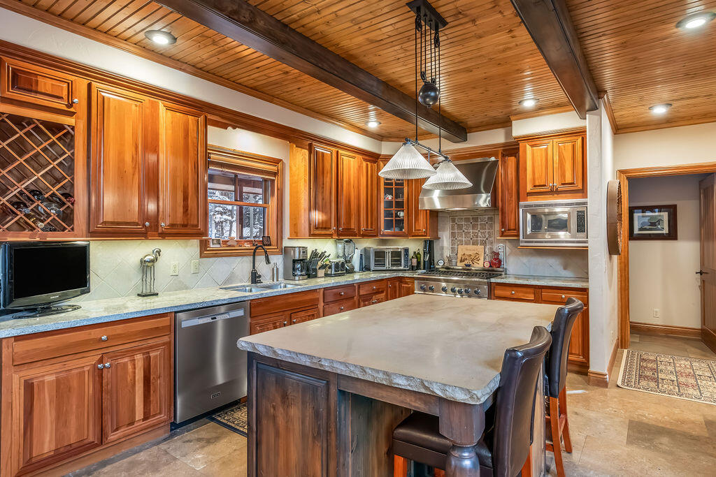 110 Saddle Horn Lane