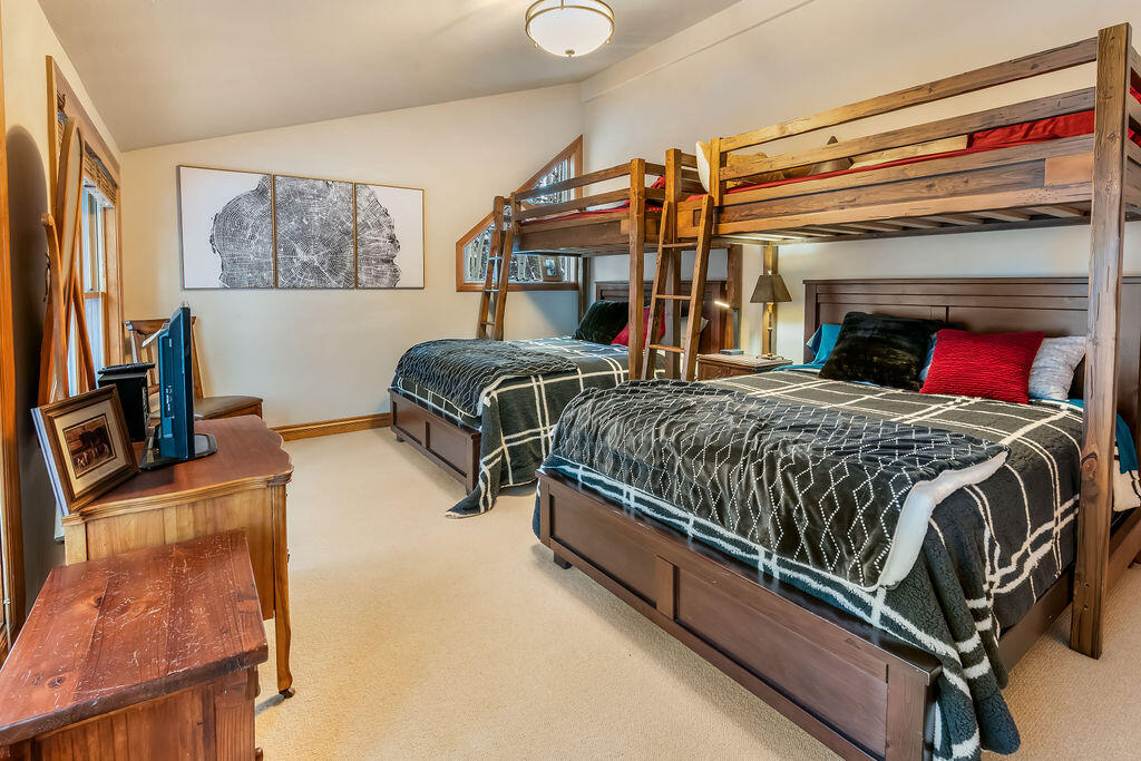 110 Saddle Horn Lane