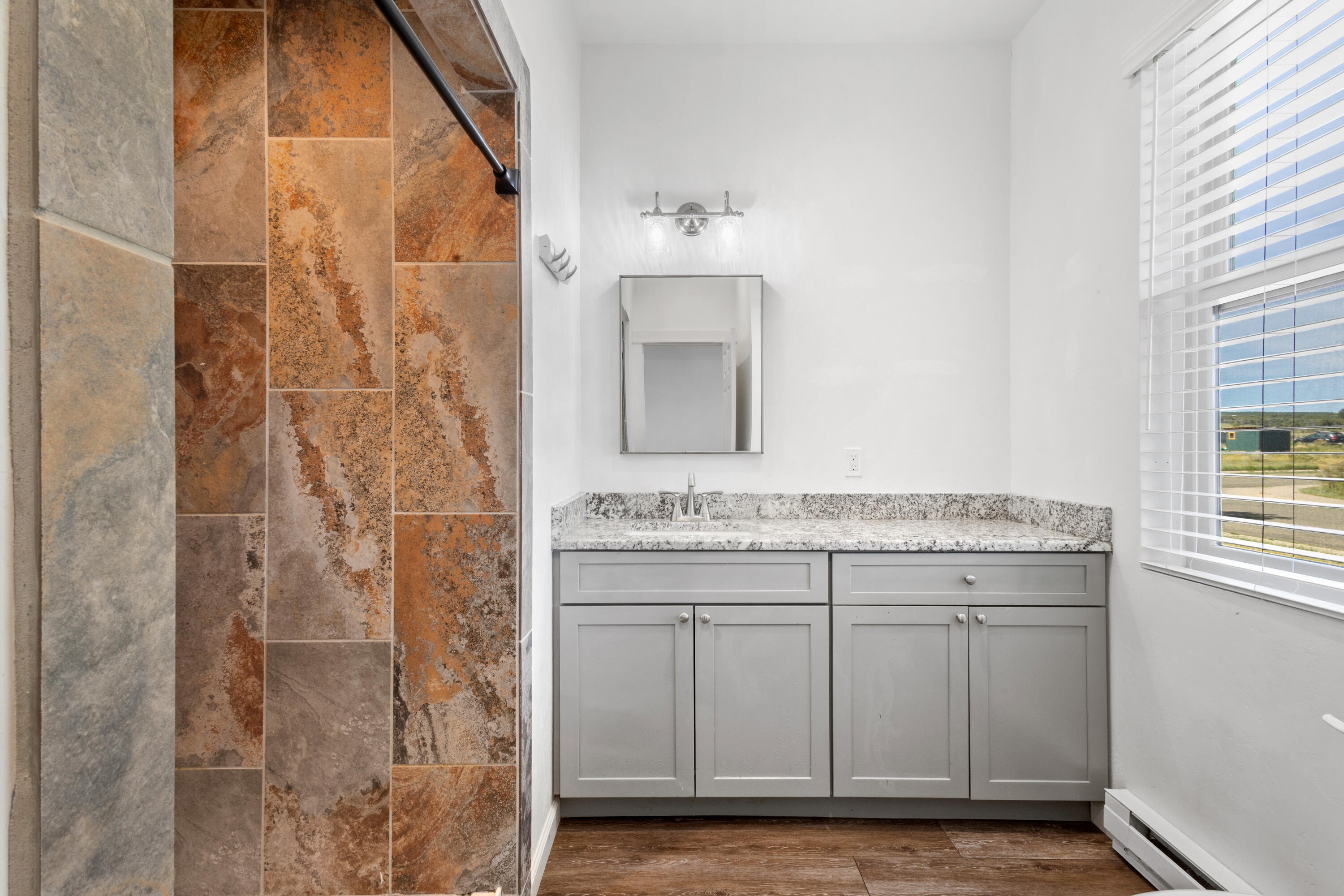 1645 Pine Street Unit: 1647