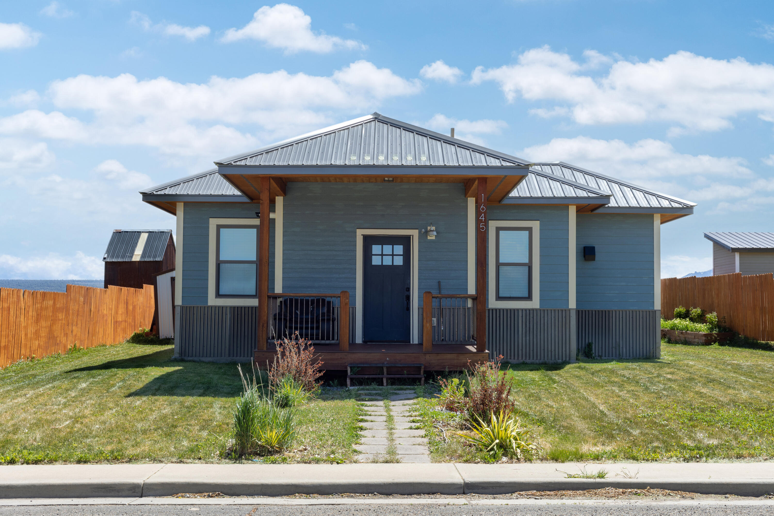 1645 Pine Street Unit: 1647