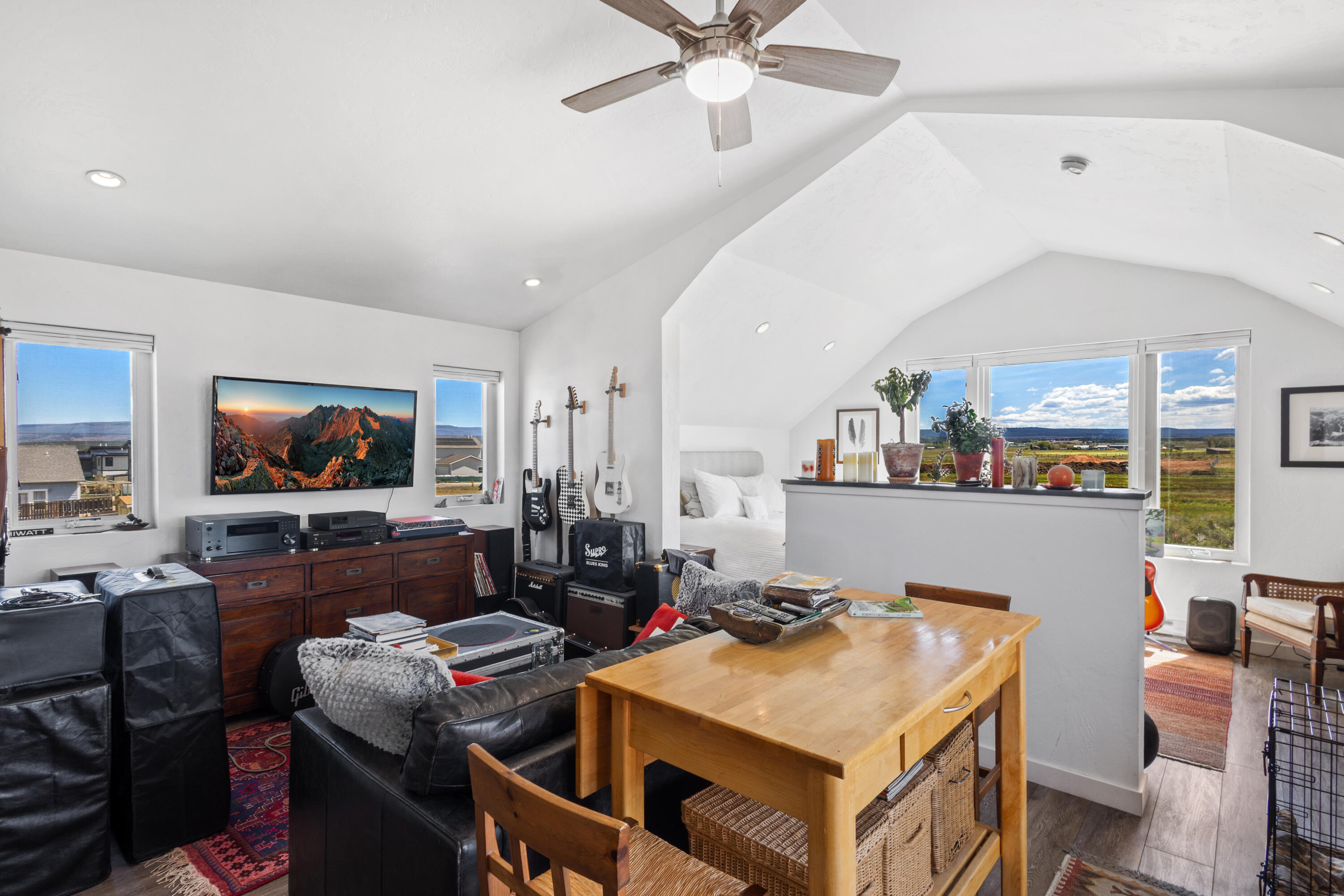 1645 Pine Street Unit: 1647