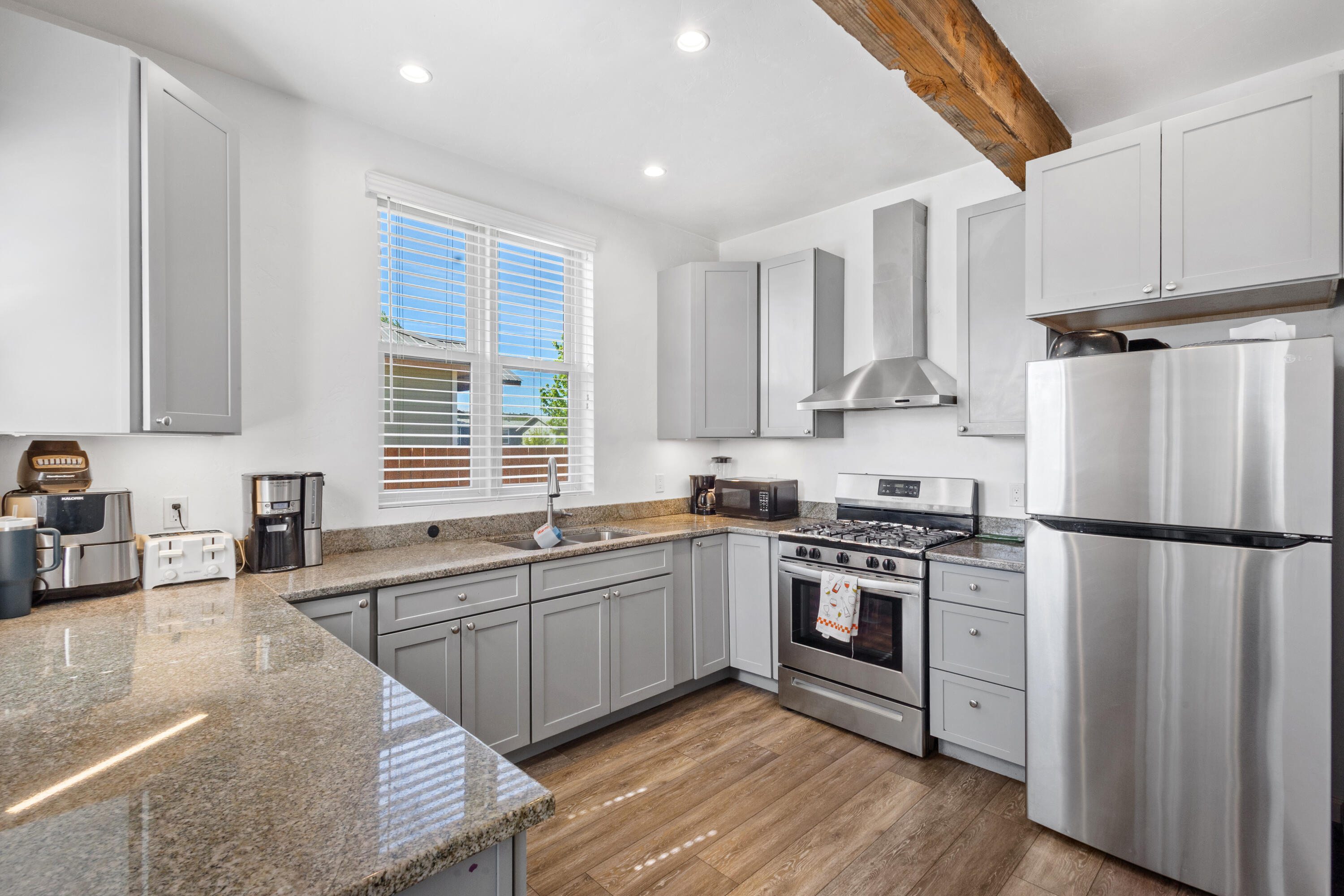 1645 Pine Street Unit: 1647