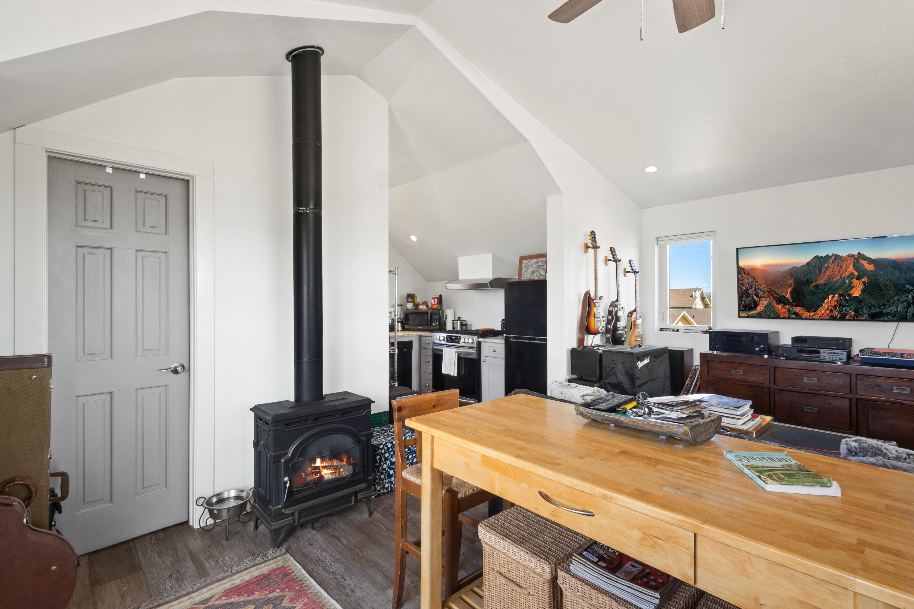 1645 Pine Street Unit: 1647