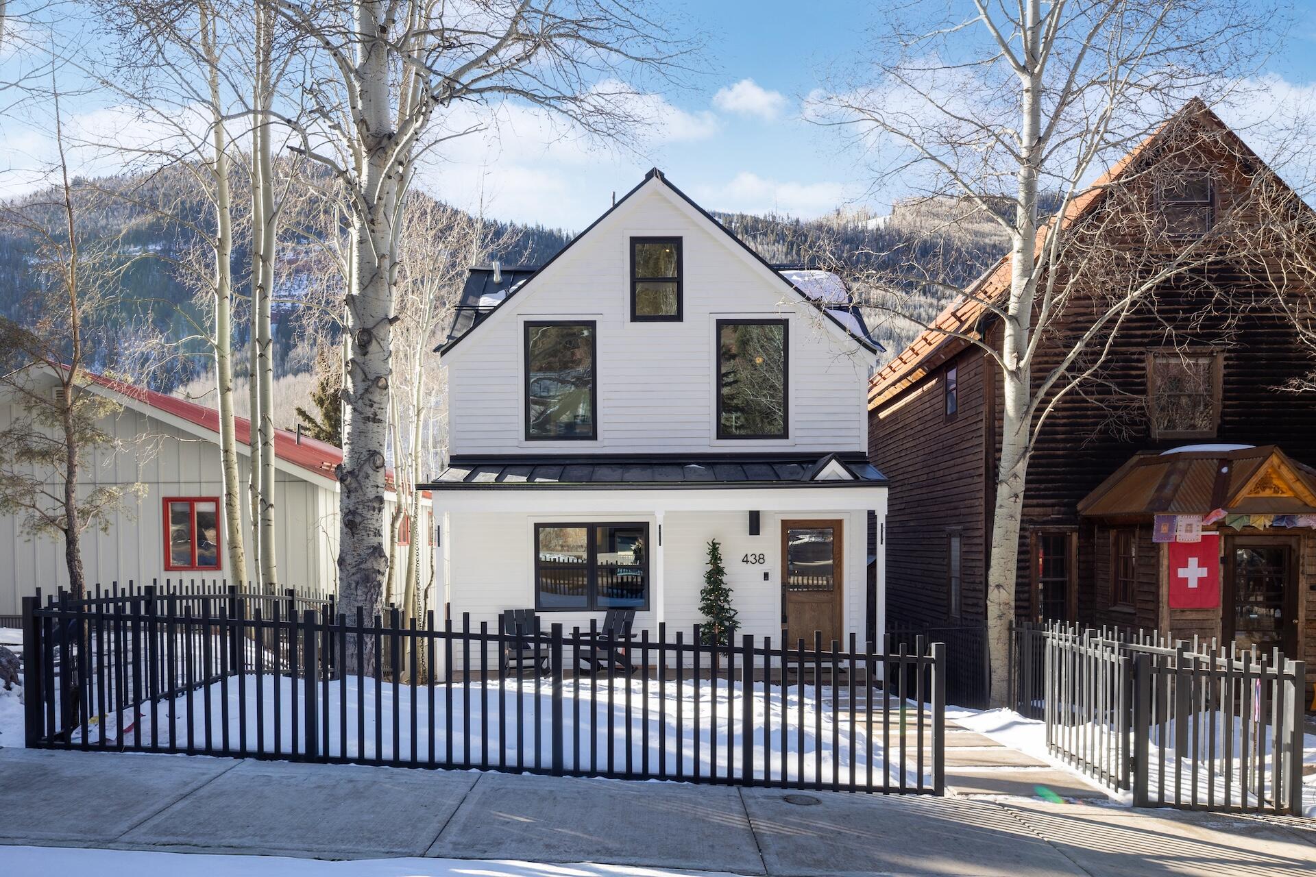 438 W Columbia Avenue