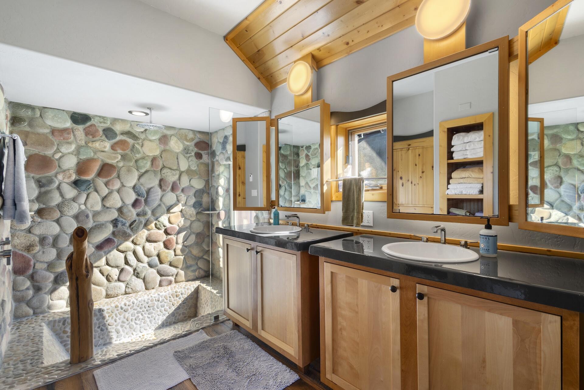8076 County Road M44