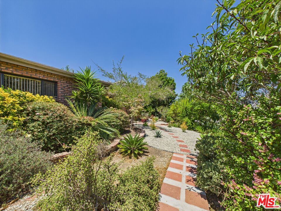 7449 Kentwood Ave