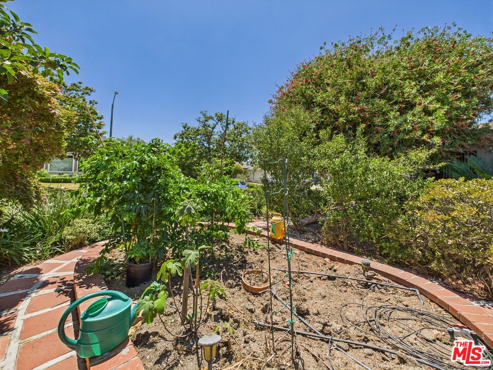 7449 Kentwood Ave