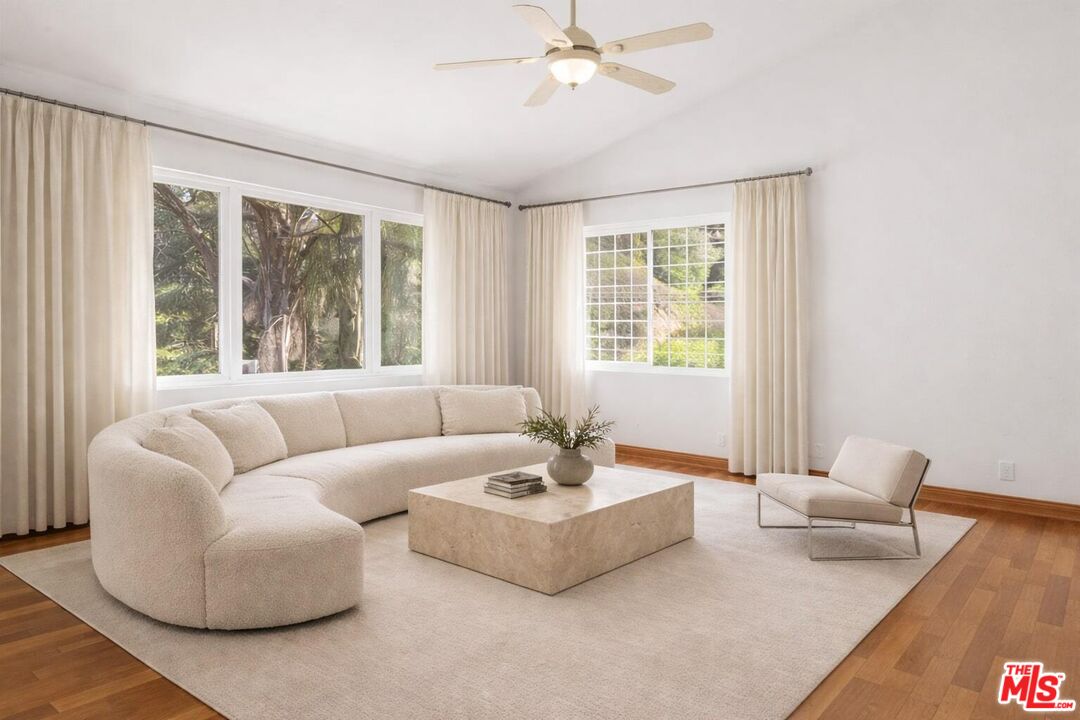 4345 Canoga Ave