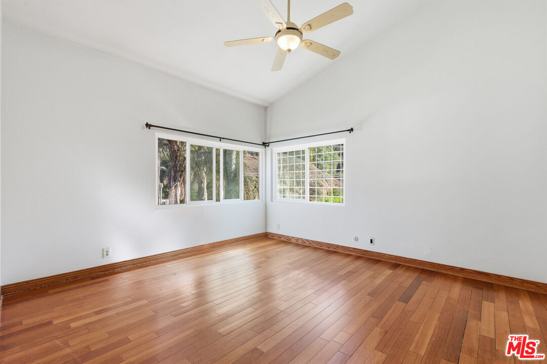 4345 Canoga Ave