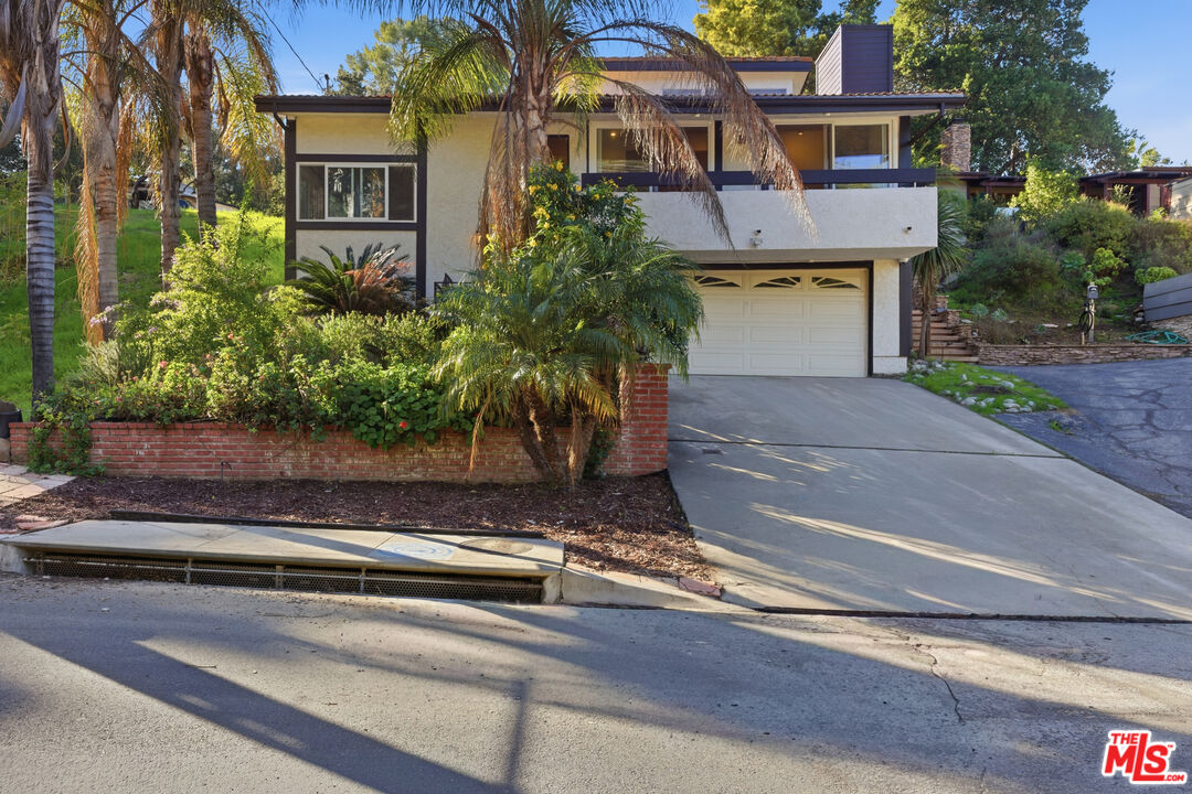 4345 Canoga Ave