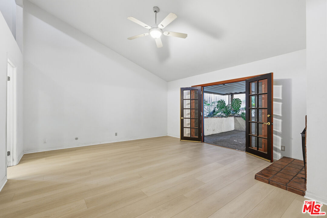 4345 Canoga Ave