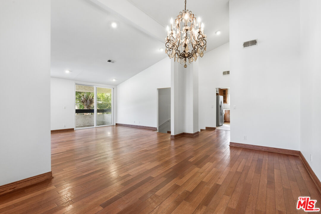 4345 Canoga Ave