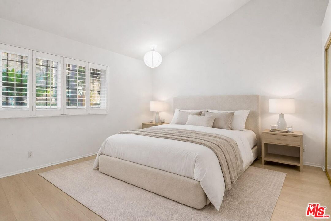 4345 Canoga Ave