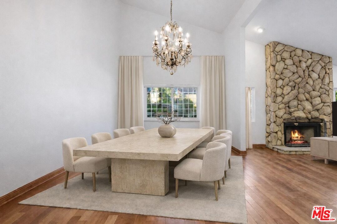 4345 Canoga Ave