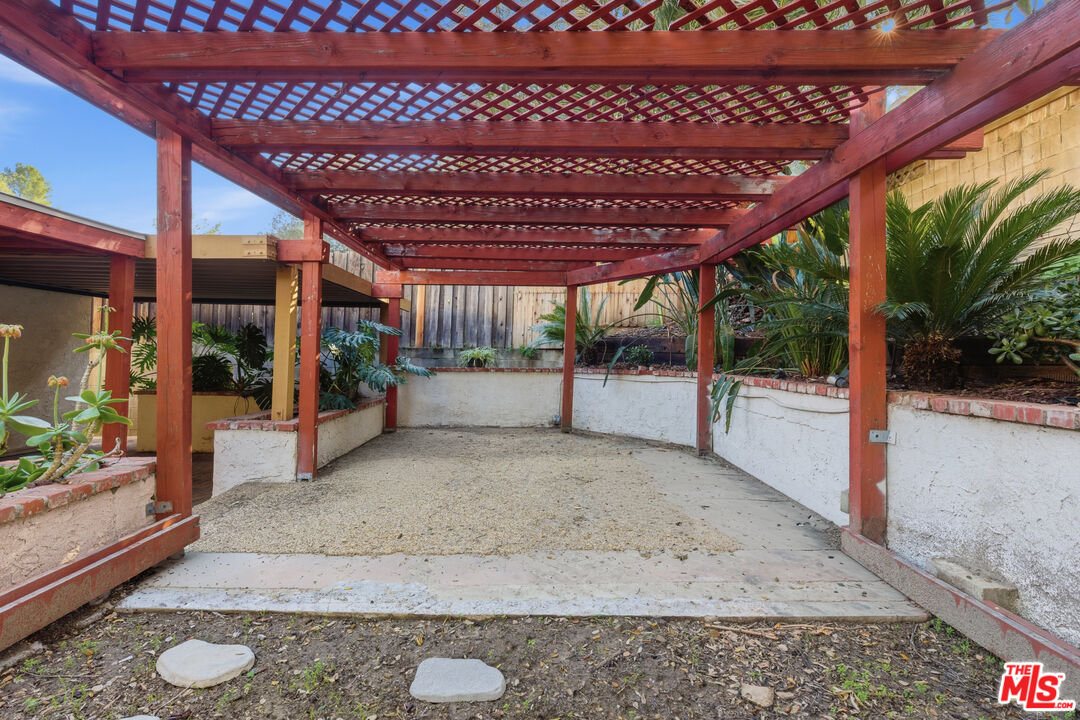 4345 Canoga Ave