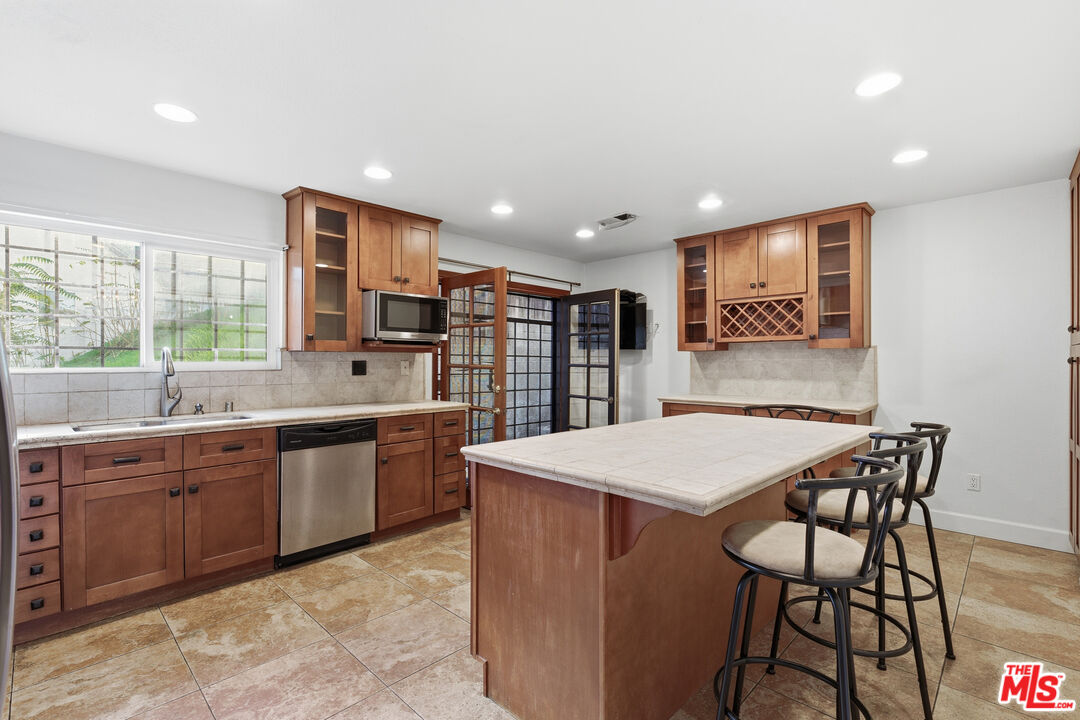 4345 Canoga Ave